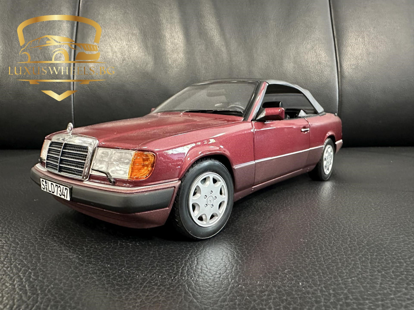 Mercedes Benz 300CE-24 Cabrio red 1:18 NOREV B66040616 Мерцедес Бенц 300CE червен отваряем