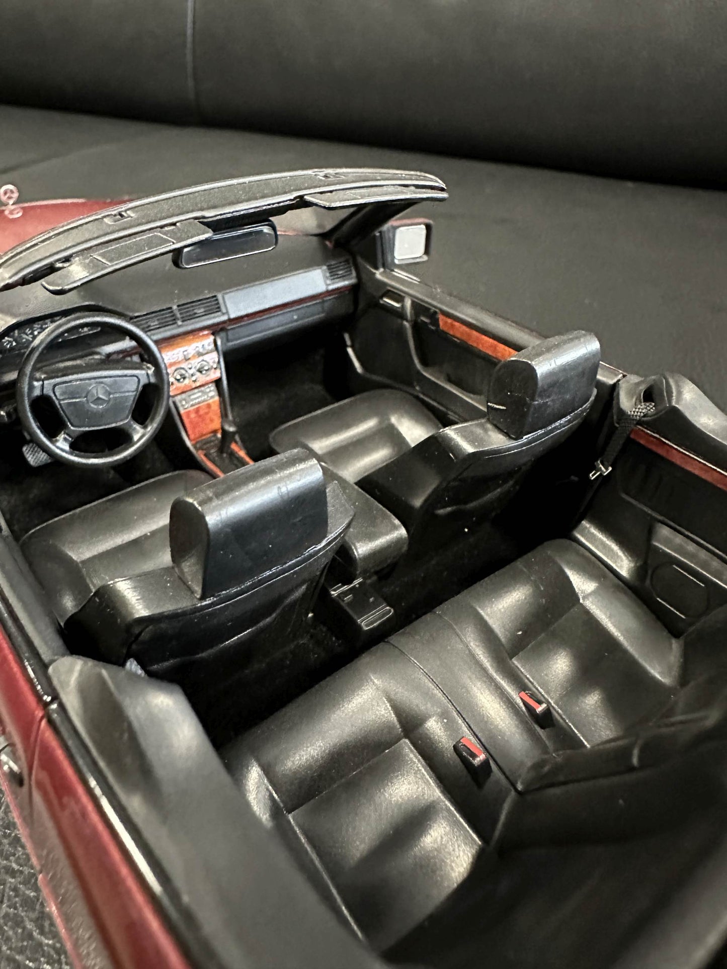 Mercedes Benz 300CE-24 Cabrio red 1:18 NOREV B66040616 Мерцедес Бенц 300CE червен отваряем