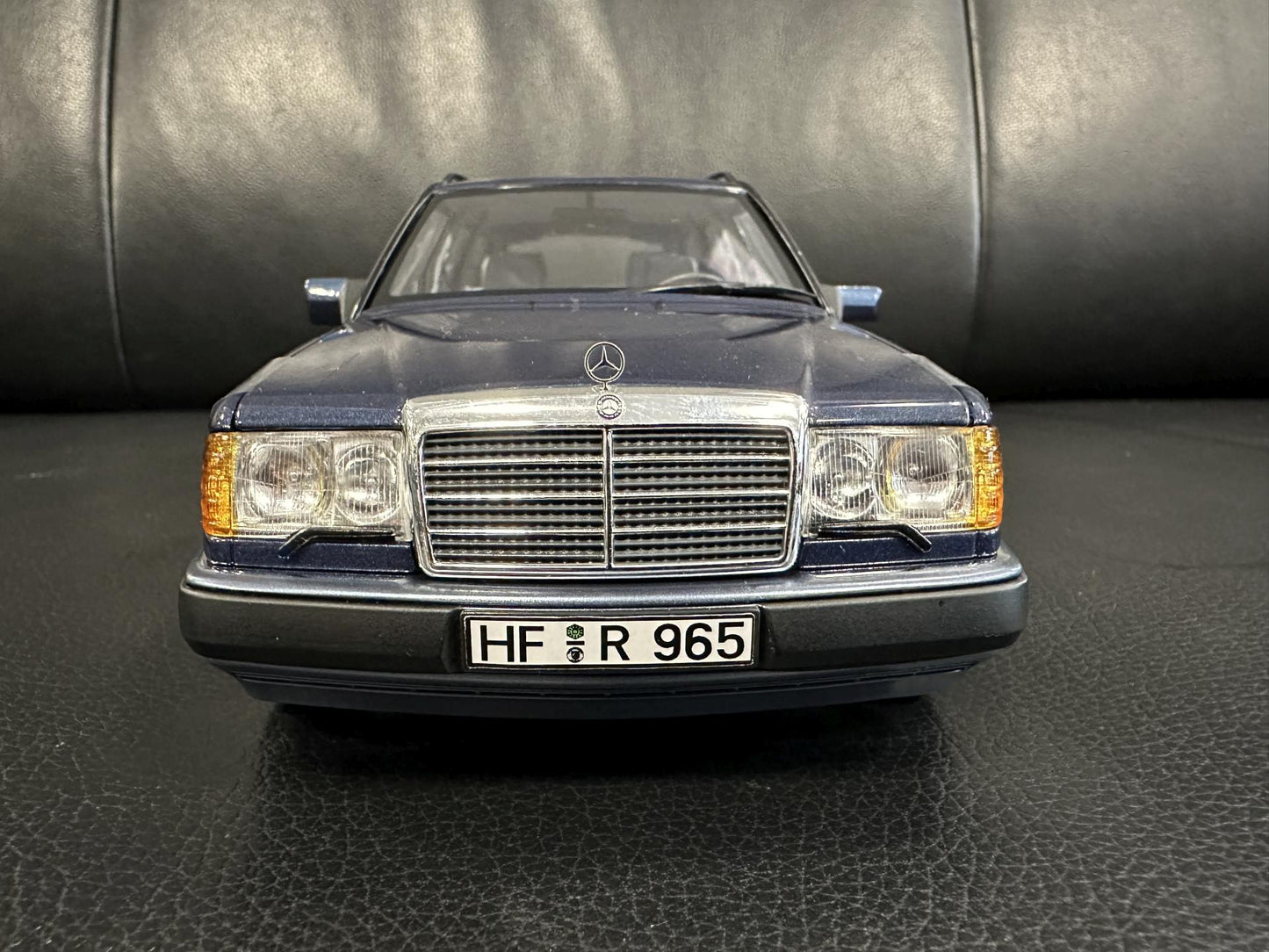 Mercedes Benz 300D 1990 W124 blue 1:18 NOREV 183962 Limitiert 1000pcs Мерцедес Бенц 300Д 1990 син Лимитирана 1000 бройки