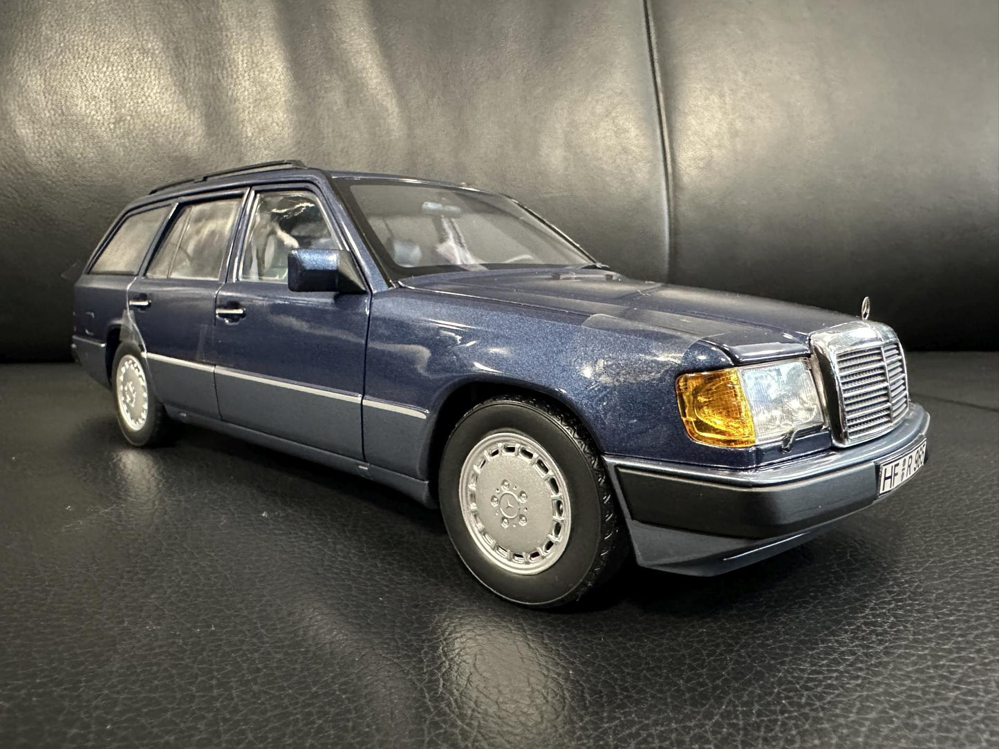 Mercedes Benz 300D 1990 W124 blue 1:18 NOREV 183962 Limitiert 1000pcs Мерцедес Бенц 300Д 1990 син Лимитирана 1000 бройки