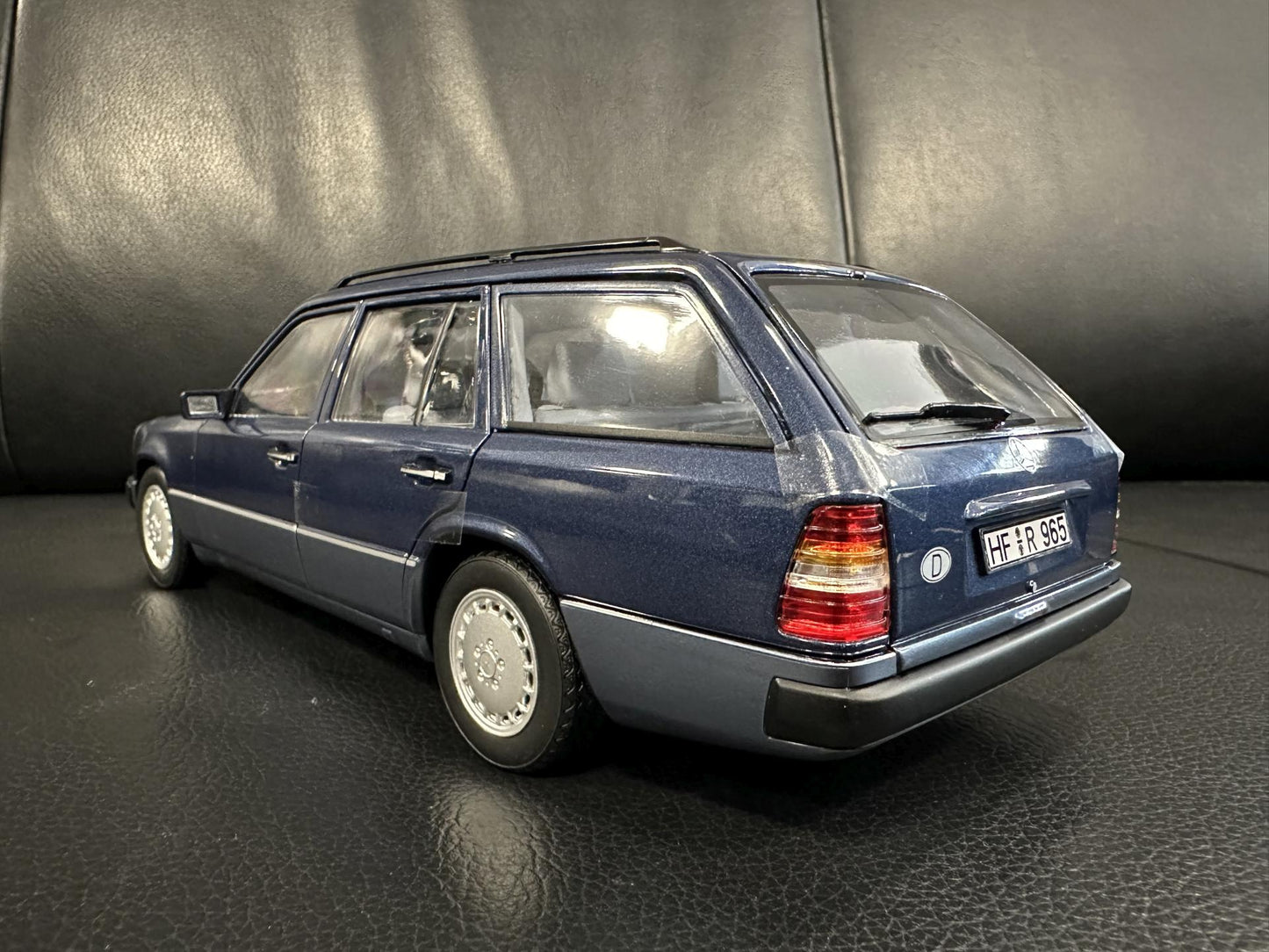 Mercedes Benz 300D 1990 W124 blue 1:18 NOREV 183962 Limitiert 1000pcs Мерцедес Бенц 300Д 1990 син Лимитирана 1000 бройки