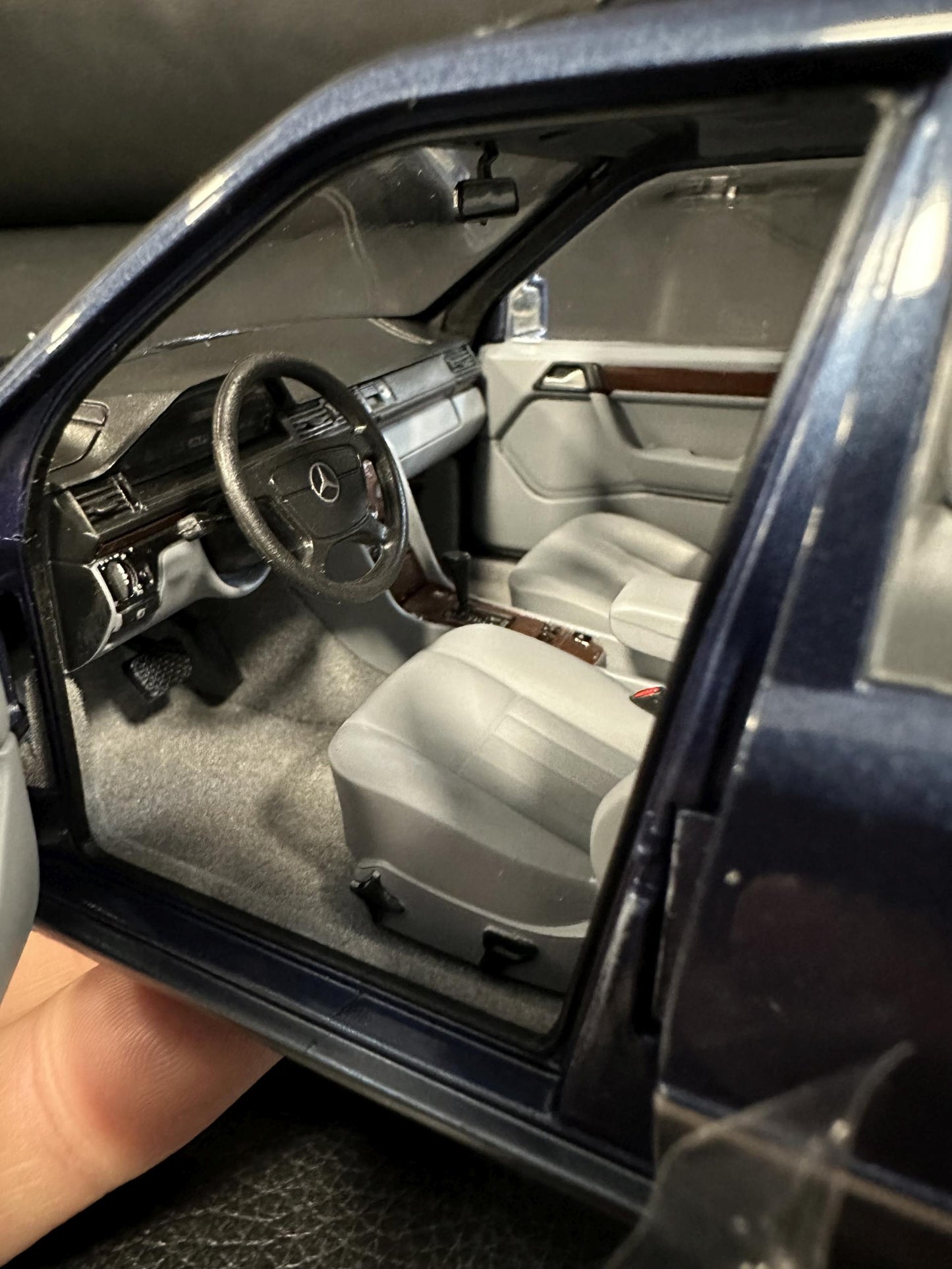 Mercedes Benz 300D 1990 W124 blue 1:18 NOREV 183962 Limitiert 1000pcs Мерцедес Бенц 300Д 1990 син Лимитирана 1000 бройки