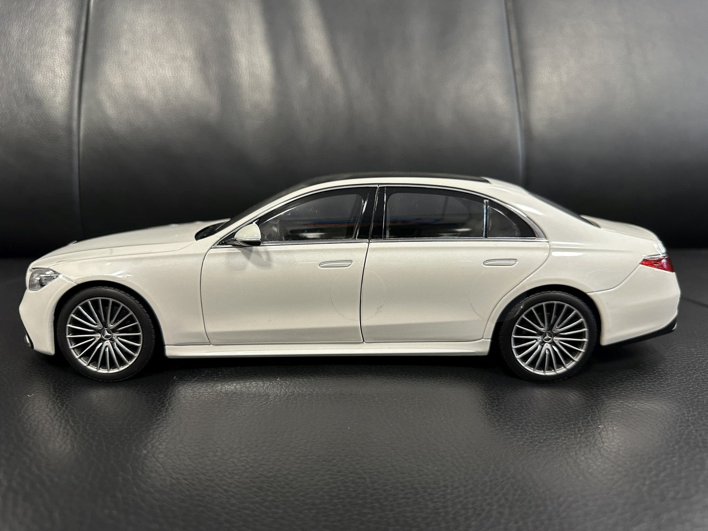 Mercedes Benz S Klasse W223 white limitiert 500 pcs 1:18 NOREV 183801  Мерцедес Бенц С Класа бял Лимитирана 500 бройки