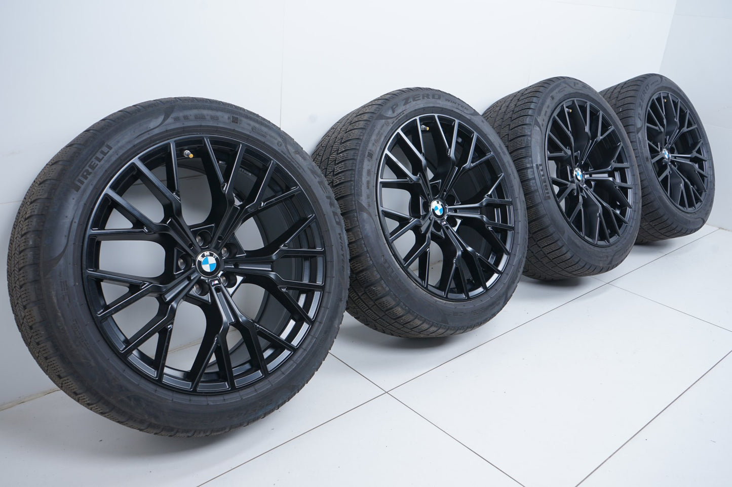 Оригинал BMW 7er i7 G70 G7L 20 Zoll 911M Бмв 7-ма серия и7 Г70 20 цола 911М зимен комплект зимни гуми