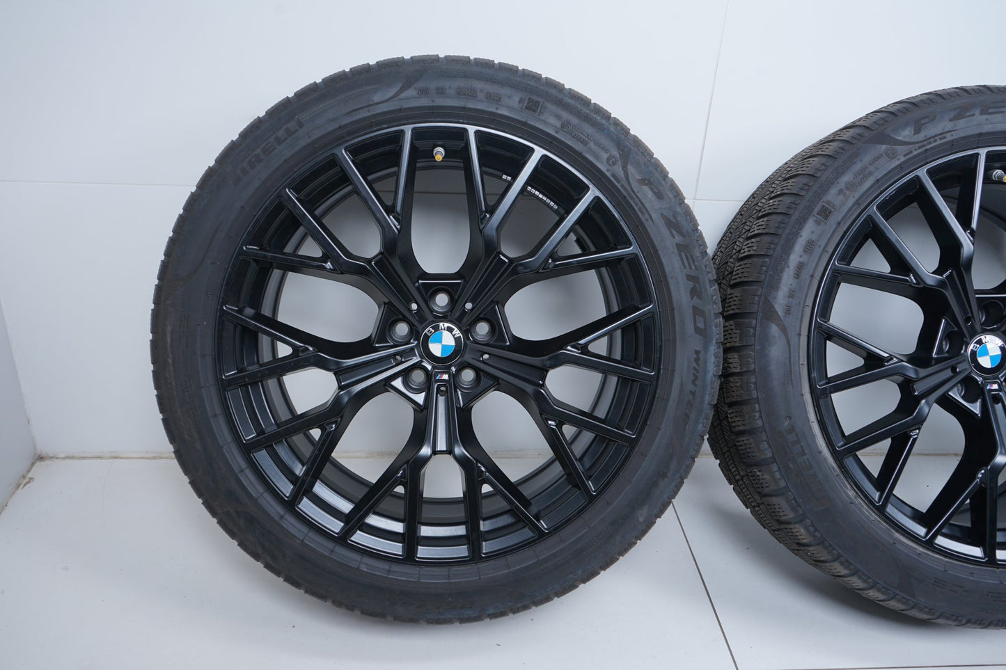 Оригинал BMW 7er i7 G70 G7L 20 Zoll 911M Бмв 7-ма серия и7 Г70 20 цола 911М зимен комплект зимни гуми