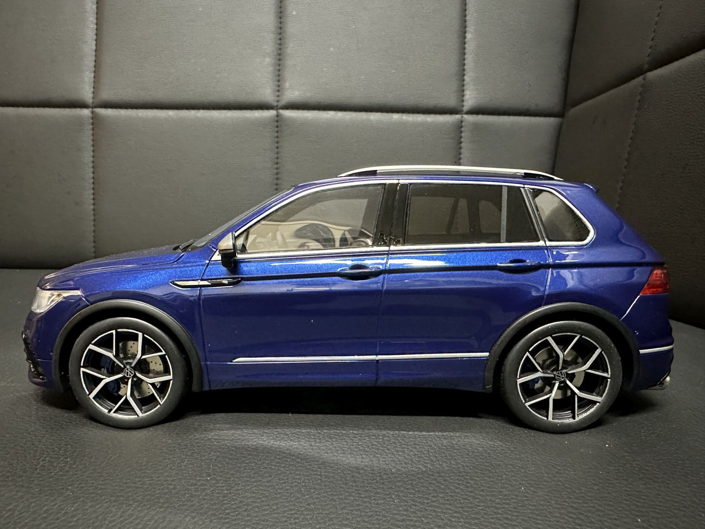 Volkswagen Tiguan R blue Limitiert 1101/1500 1:18 OTTO OT423 Фолксваген Тигуан Р син Лимитирана