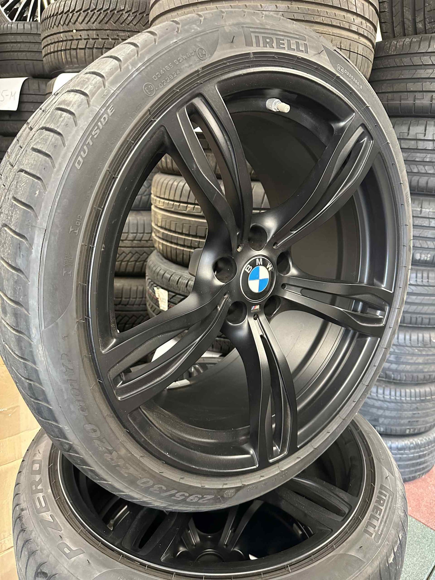 Оригинал BMW M6 F12 F13 E63 20 Zoll Бмв 6-та серия E63 M6 F12 F13 20 цола Алуминиеви джанти М343 летен комплект летни гуми