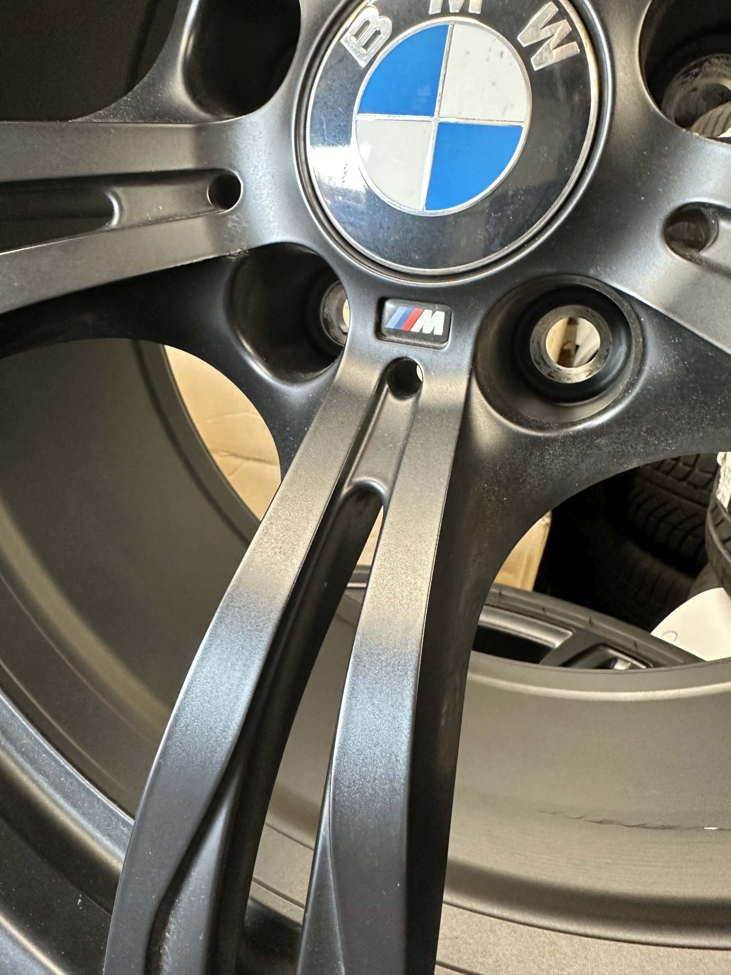 Оригинал BMW M6 F12 F13 E63 20 Zoll Бмв 6-та серия E63 M6 F12 F13 20 цола Алуминиеви джанти М343 летен комплект летни гуми