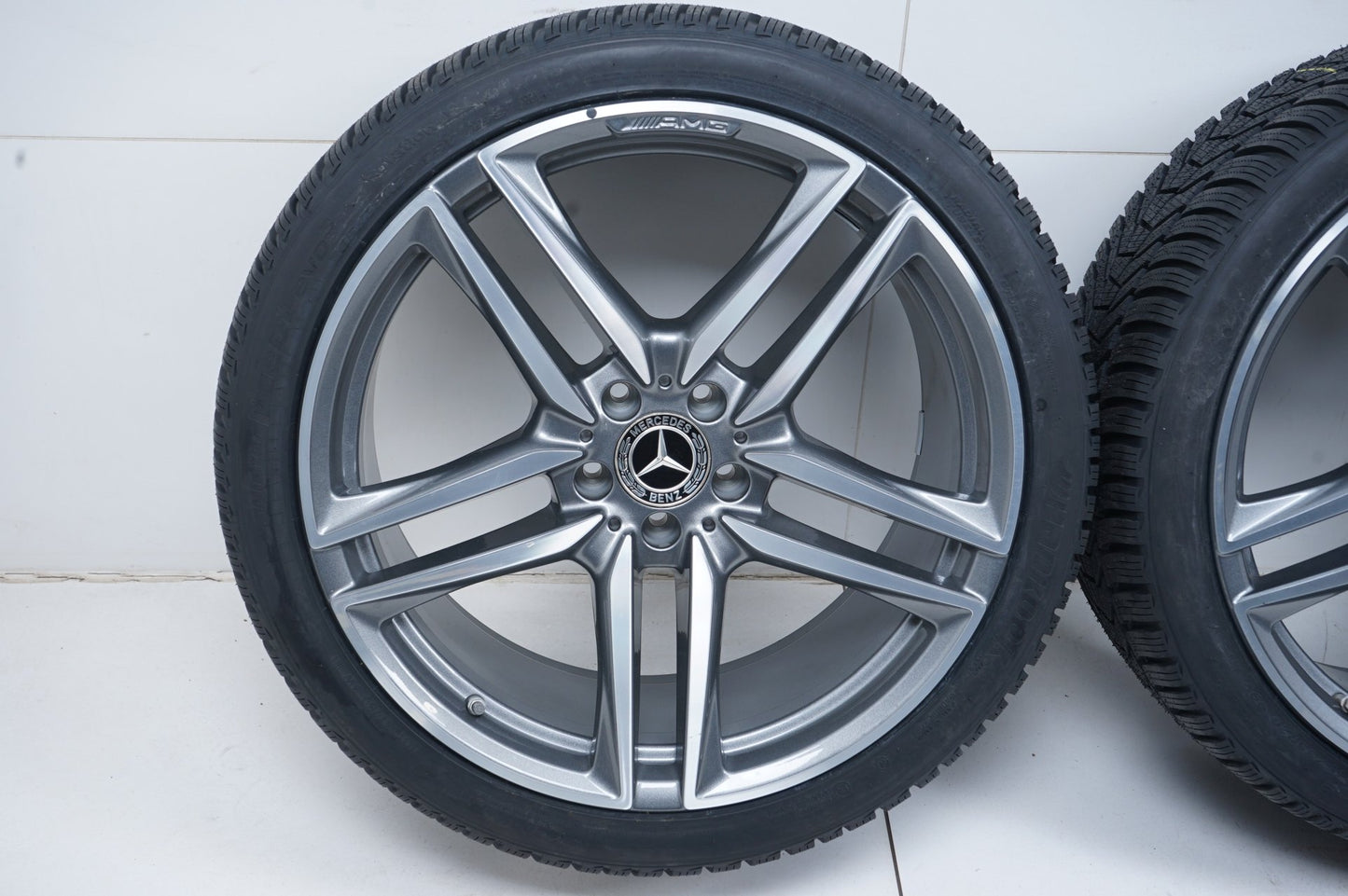 Нови Оригинал Mercedes E63 AMG W213 20 Zoll Мерцедес E63 AMG W213 20 цола зимен комплект зимни гуми