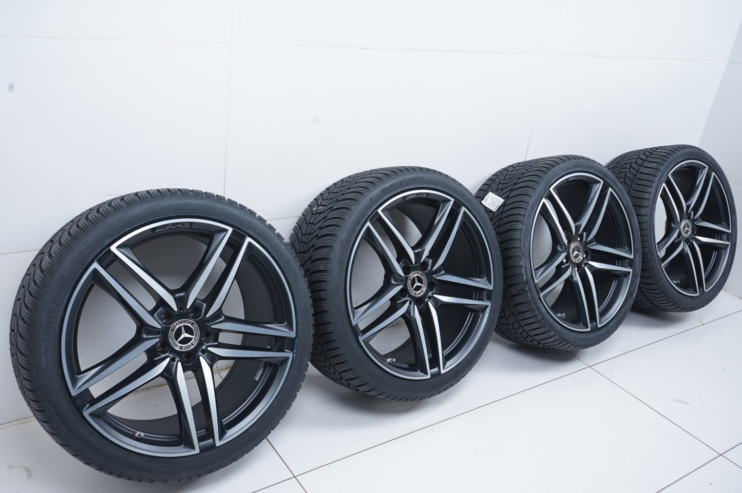 Нови Оригинал Mercedes E63 AMG W213 20 Zoll Мерцедес E63 AMG W213 20 цола зимен комплект зимни гуми
