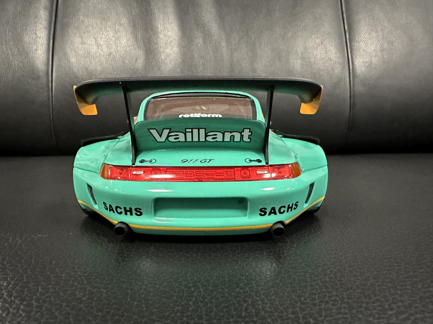 Porsche 911 993 RWB Vaillant Kit 2022 green Limitiert 632/1500 1:18 GT Spirit GT869 Порше 993 зелен Лимитирана
