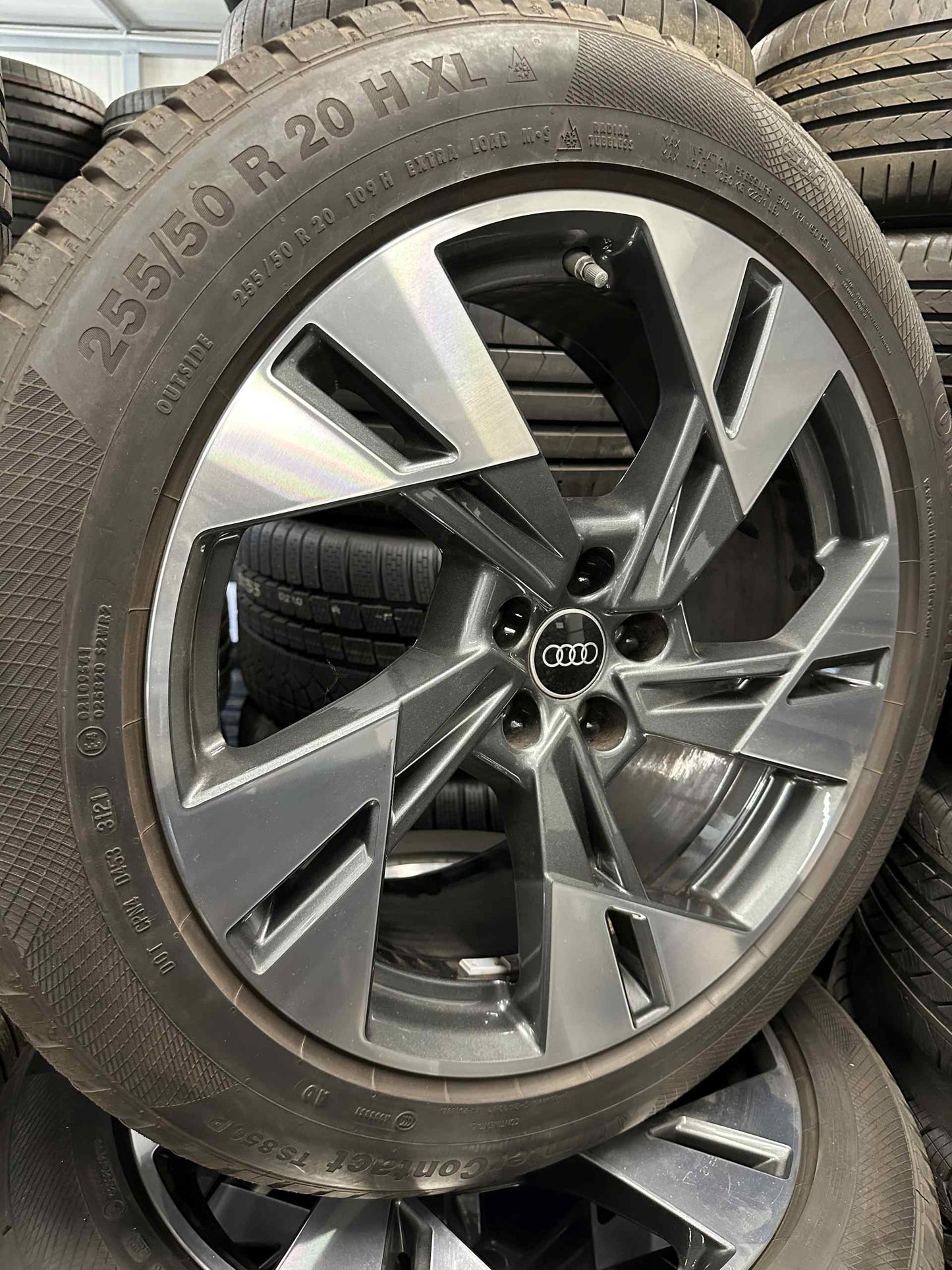 Оригинал Като Нови Audi Q7 SQ7 4M Etron E-Tron 4KE 20 Zoll Ауди Q7 SQ7 Етрон Е-Трон 4М 4КЕ Алуминиеви джанти 20 цола зимен комплект зимни гуми