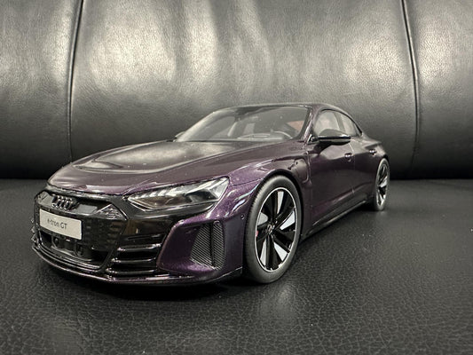 Audi RS E-tron GT violet Limitiert 077/999 1:18 GT Spirit GT392 Ауди РС Е Трон ГТ лилав Лимитирана