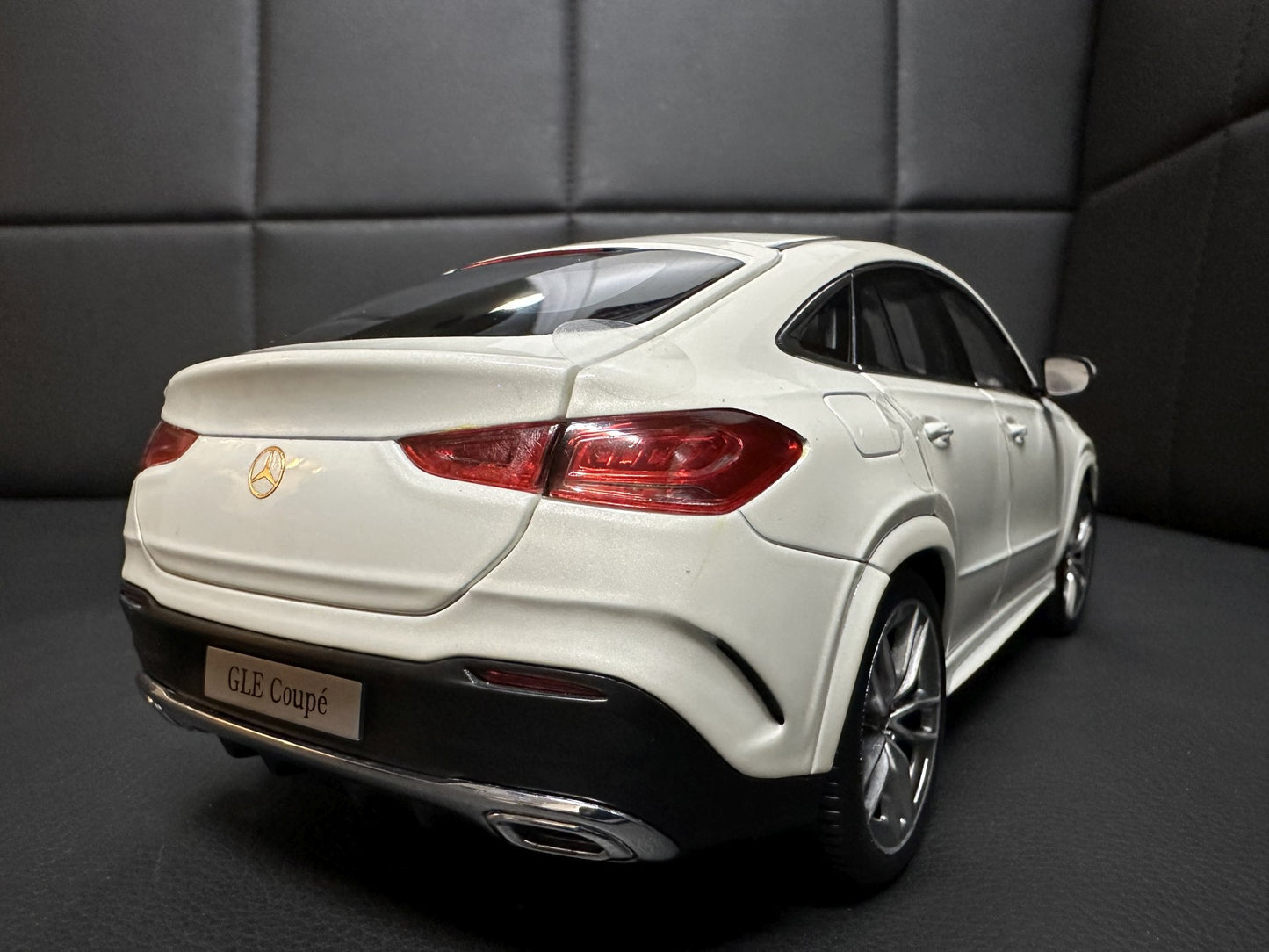Mercedes Benz GLE Coupe V167 white 1:18 i Scale Мерцедес Бенц ГЛЕ Купе бял
