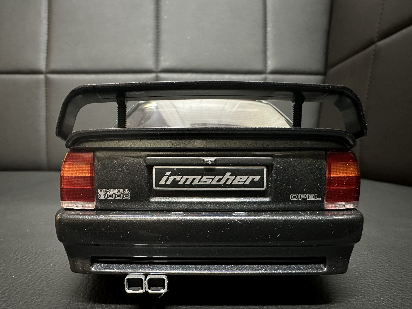 Opel Omega EVO500 1990 black 1:18 Solido S1809701  Опел Омега ЕВО500 1990 черен