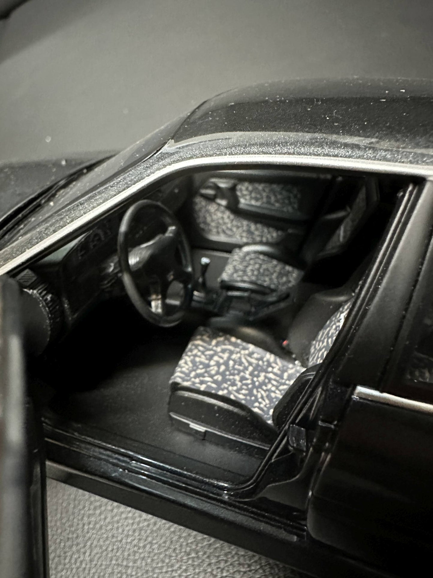 Opel Omega EVO500 1990 black 1:18 Solido S1809701  Опел Омега ЕВО500 1990 черен