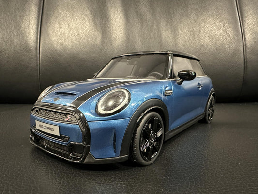 MINI Cooper S 2021 blue Limitiert 353/999 1:18 OTTO OT982 Мини Купър С Лимитирана син