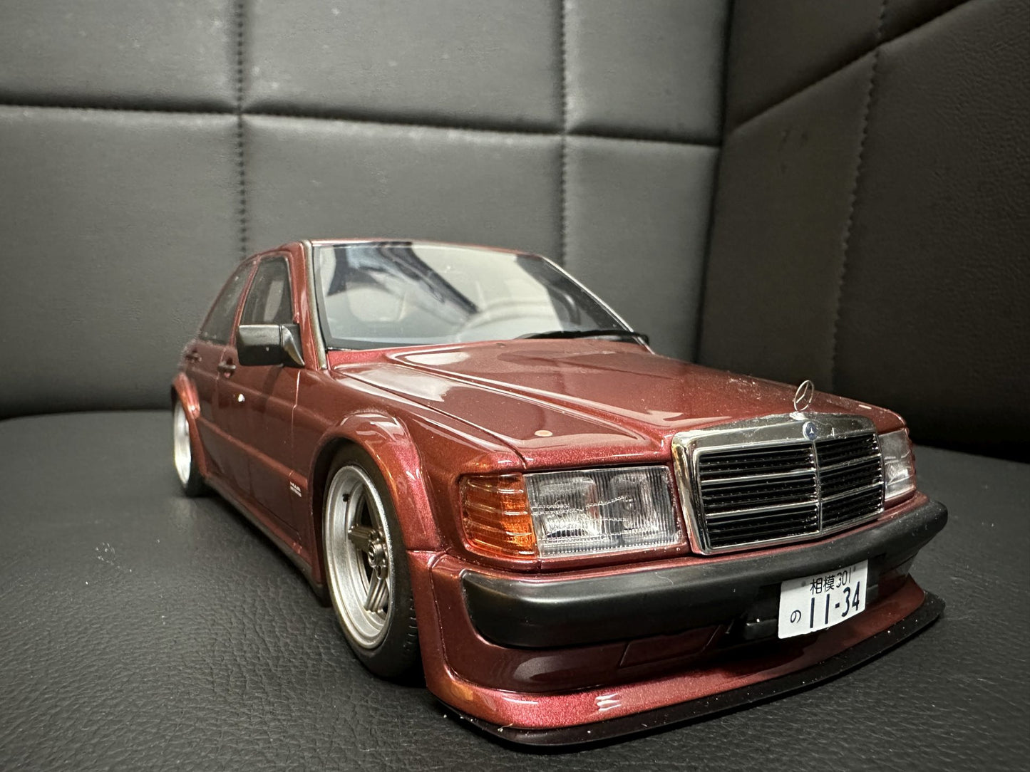 Mercedes Benz 190E 2.5-16 Rauh-Welt Republik red 1:18 OTTO OT1083 Мерцедес Бенц 190Е вишнев цвят Лимитирана