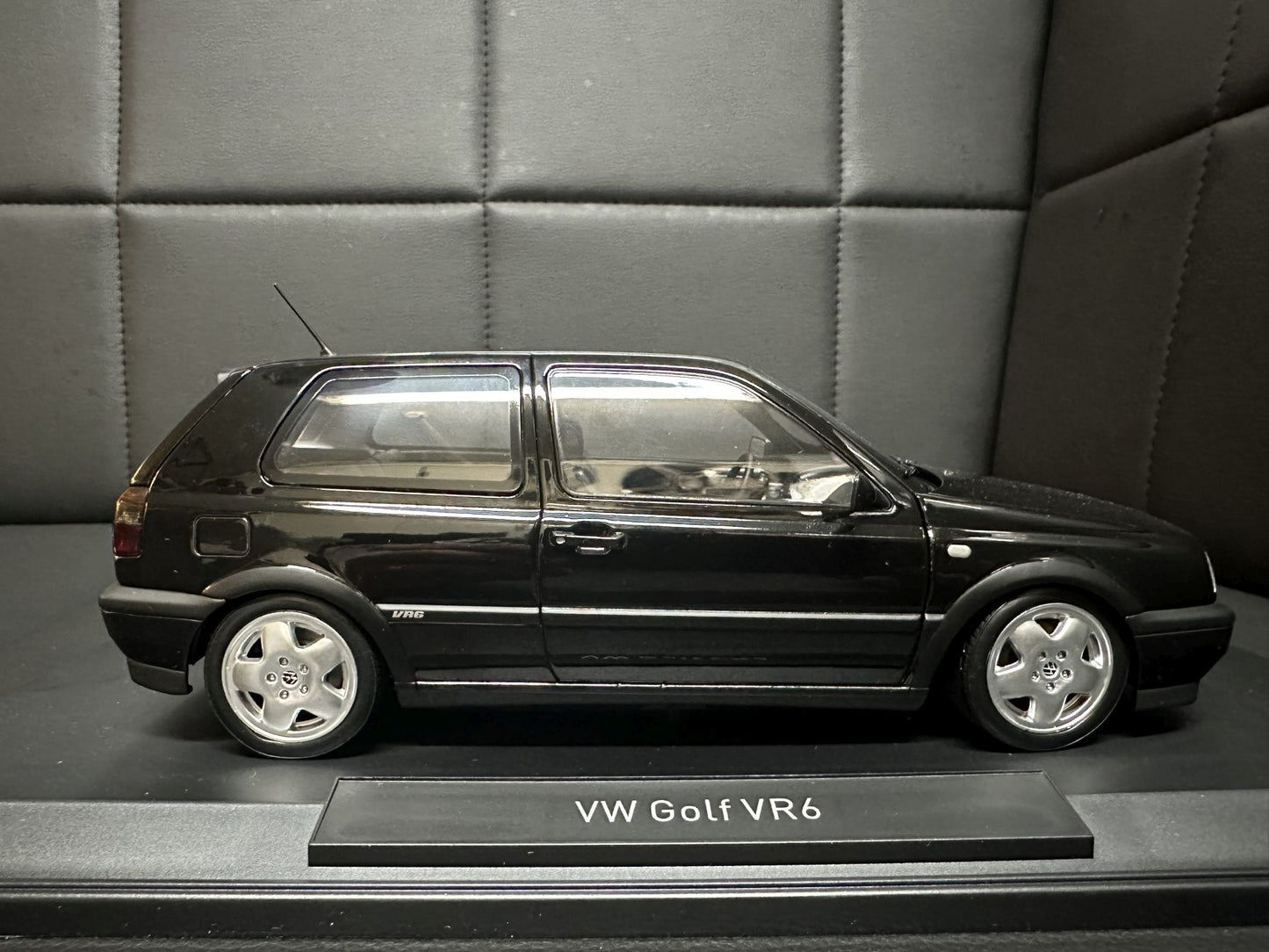 Volkswagen Golf 3 VR6 black Limitiert 500pcs 1:18 NOREV 188509 Фолксваген Голф 3 черен Лимитирана 500 броя