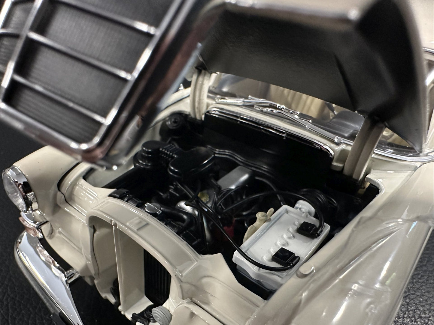 Mercedes Benz 200 Universal 1966 creme white 1:18 NOREV 183709 Мерцедес Бенц 200 1966 бял крем