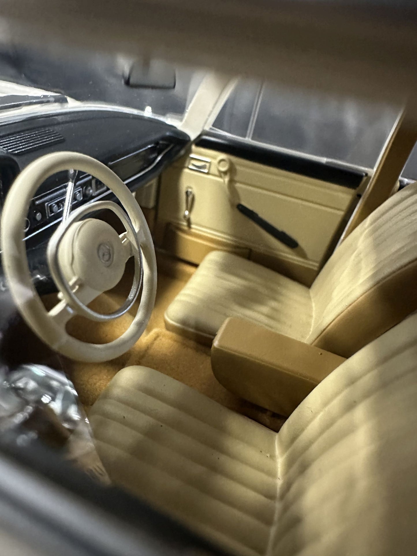 Mercedes Benz 200 Universal 1966 creme white 1:18 NOREV 183709 Мерцедес Бенц 200 1966 бял крем