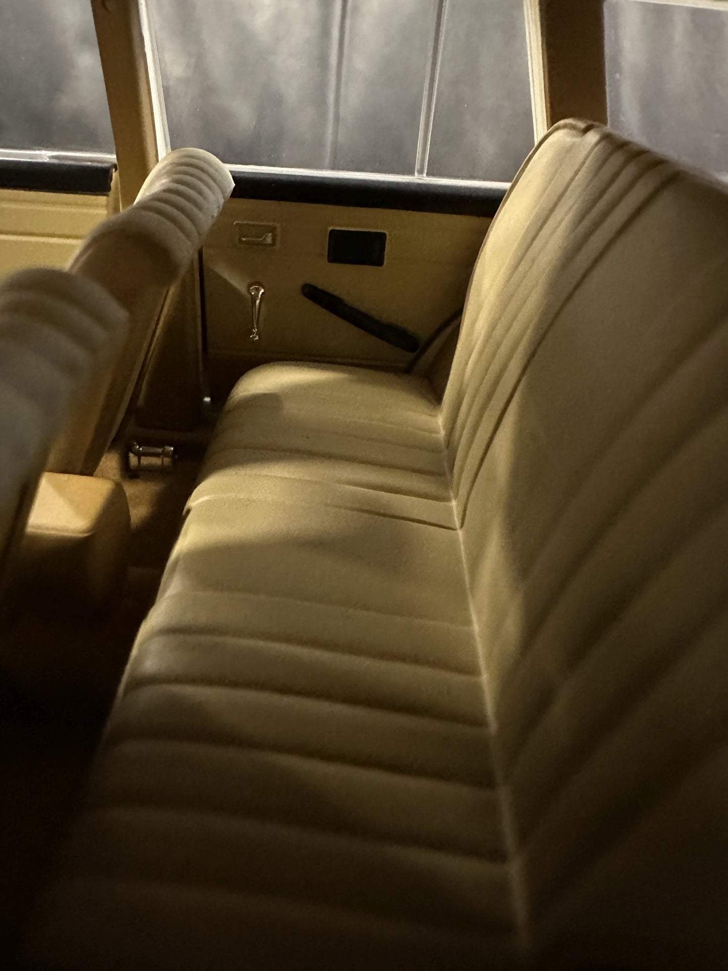 Mercedes Benz 200 Universal 1966 creme white 1:18 NOREV 183709 Мерцедес Бенц 200 1966 бял крем