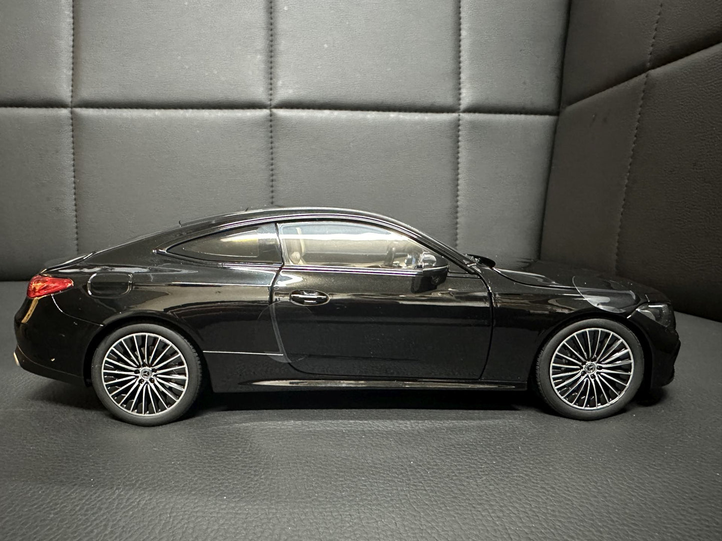 Mercedes Benz CLE W236 black 1:18 NOREV 183937 Мерцедес Бенц ЦЛЕ черен отваряем
