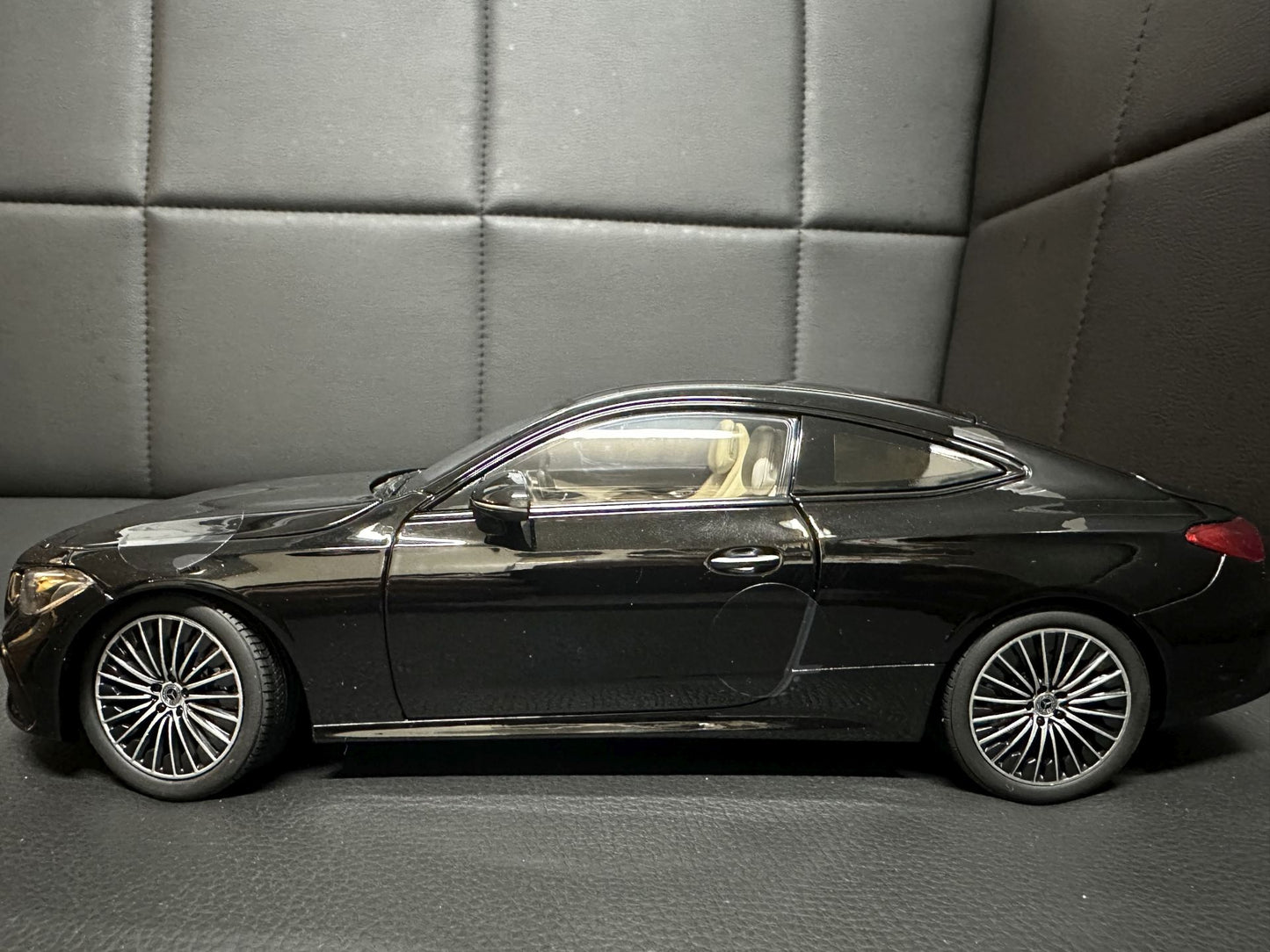 Mercedes Benz CLE W236 black 1:18 NOREV 183937 Мерцедес Бенц ЦЛЕ черен отваряем