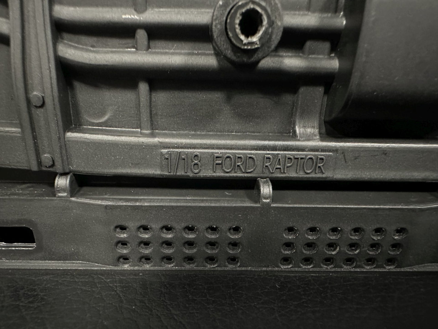 Ford Ranger Raptor silver 1:18 Modelcar MCG 18457  Форд Раптор сив