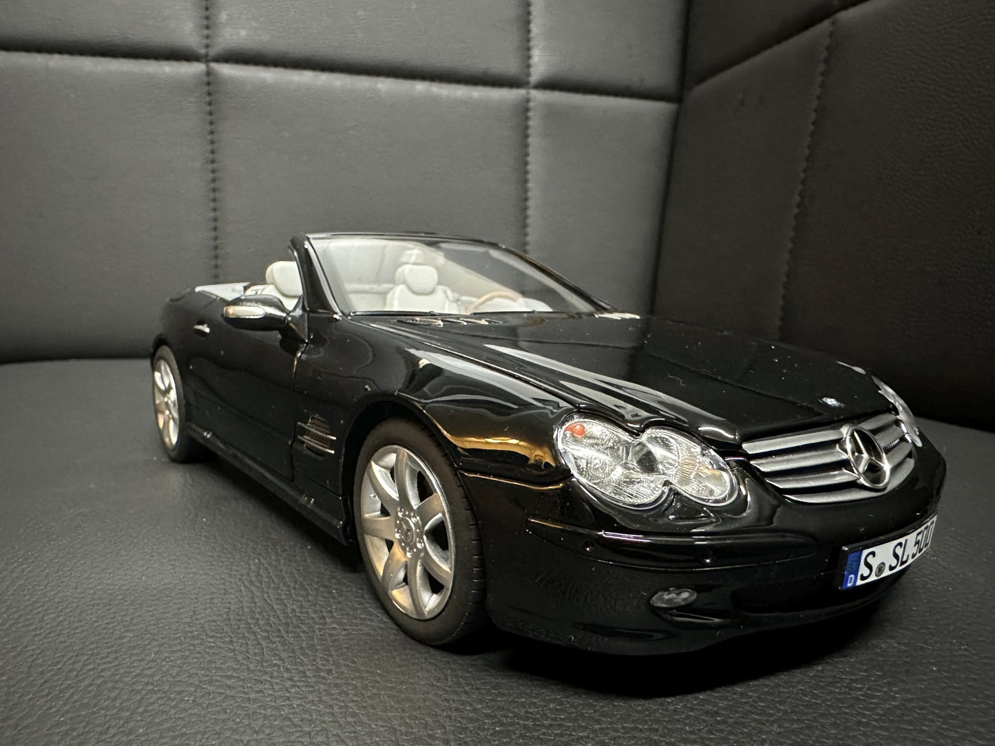 Mercedes Benz SL500 W230 2003 black 1:18 NOREV 183840 Мерцедес Бенц СЛ500 черен отваряем