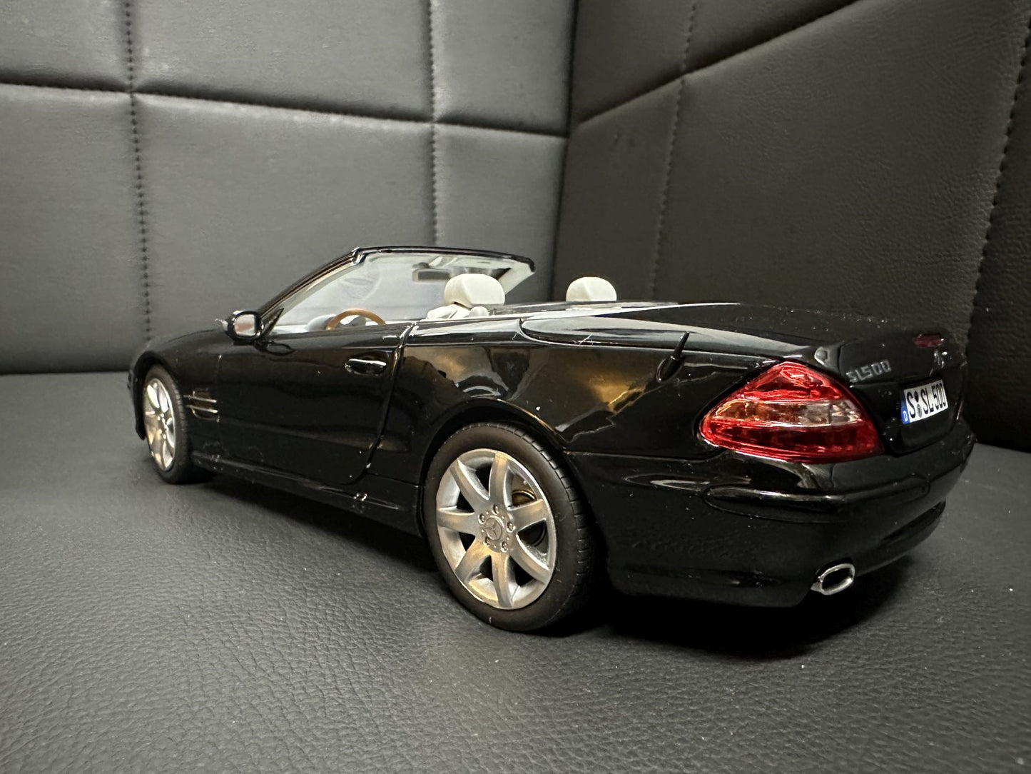 Mercedes Benz SL500 W230 2003 black 1:18 NOREV 183840 Мерцедес Бенц СЛ500 черен отваряем