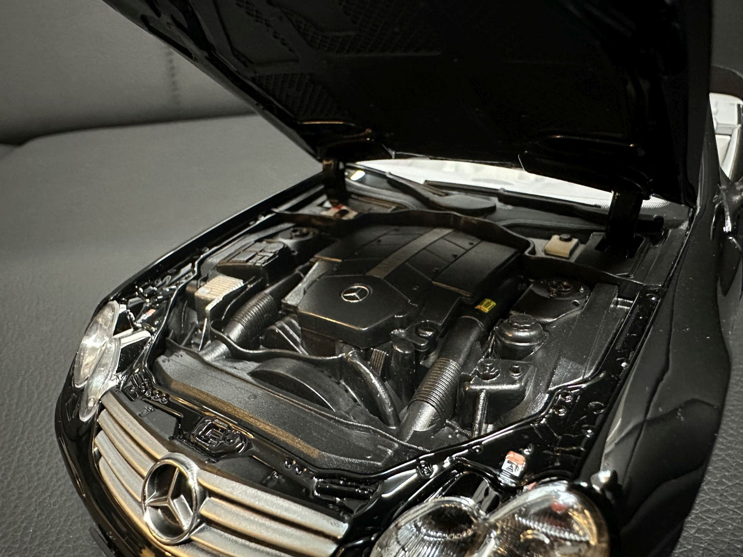 Mercedes Benz SL500 W230 2003 black 1:18 NOREV 183840 Мерцедес Бенц СЛ500 черен отваряем