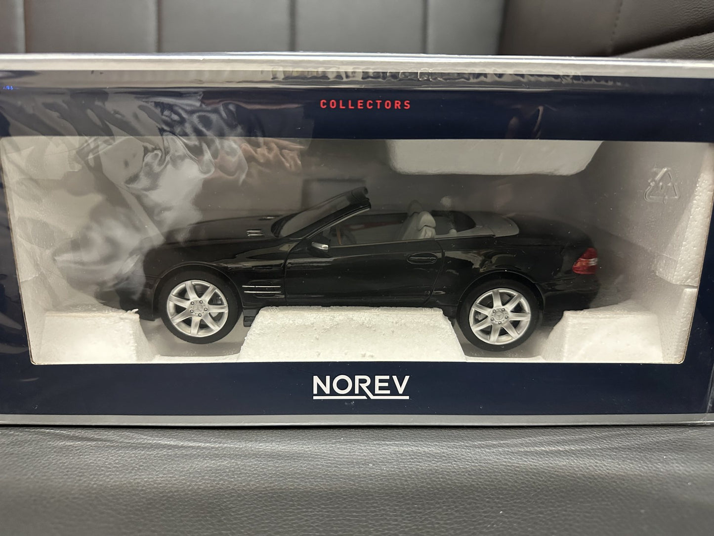 Mercedes Benz SL500 W230 2003 black 1:18 NOREV 183840 Мерцедес Бенц СЛ500 черен отваряем