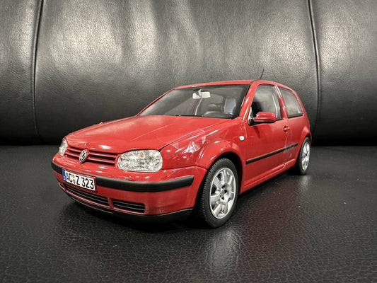 Volkswagen Golf 4 red 2002 1:18 NOREV 188573 Фолксваген Голф 4 червен