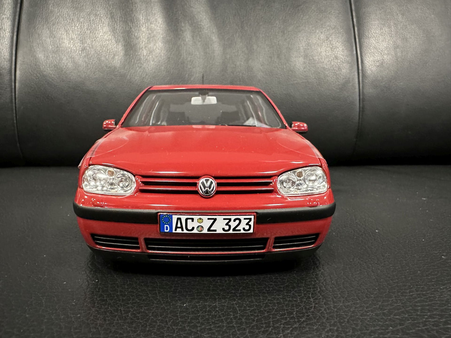 Volkswagen Golf 4 red 2002 1:18 NOREV 188573 Фолксваген Голф 4 червен