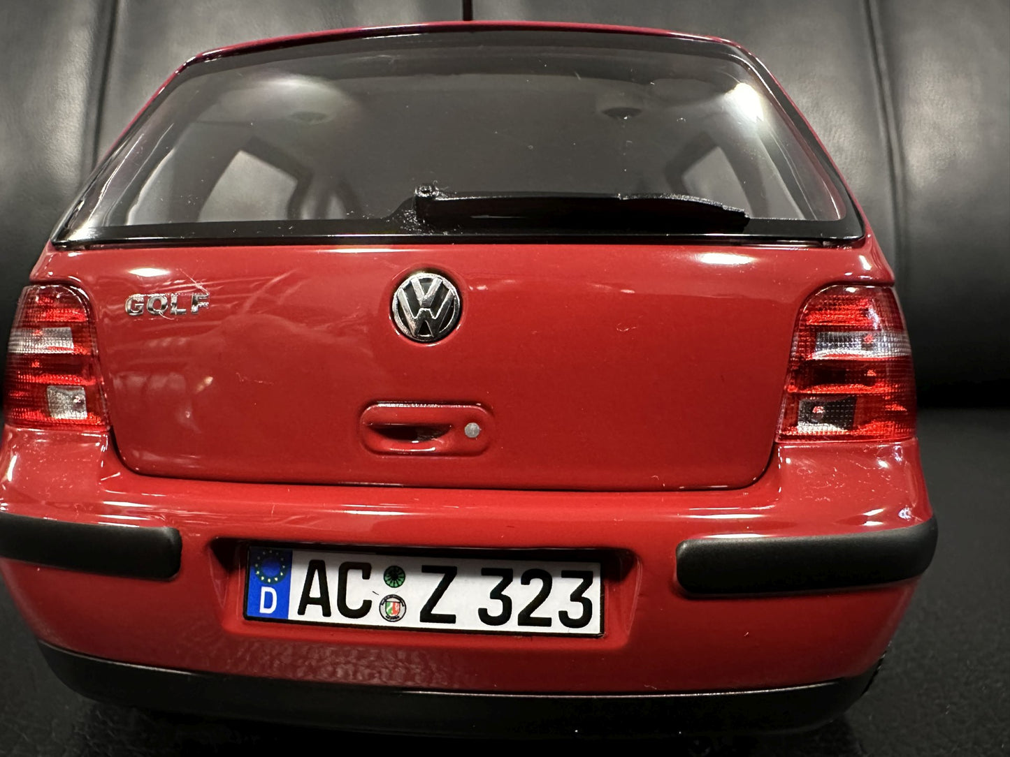 Volkswagen Golf 4 red 2002 1:18 NOREV 188573 Фолксваген Голф 4 червен