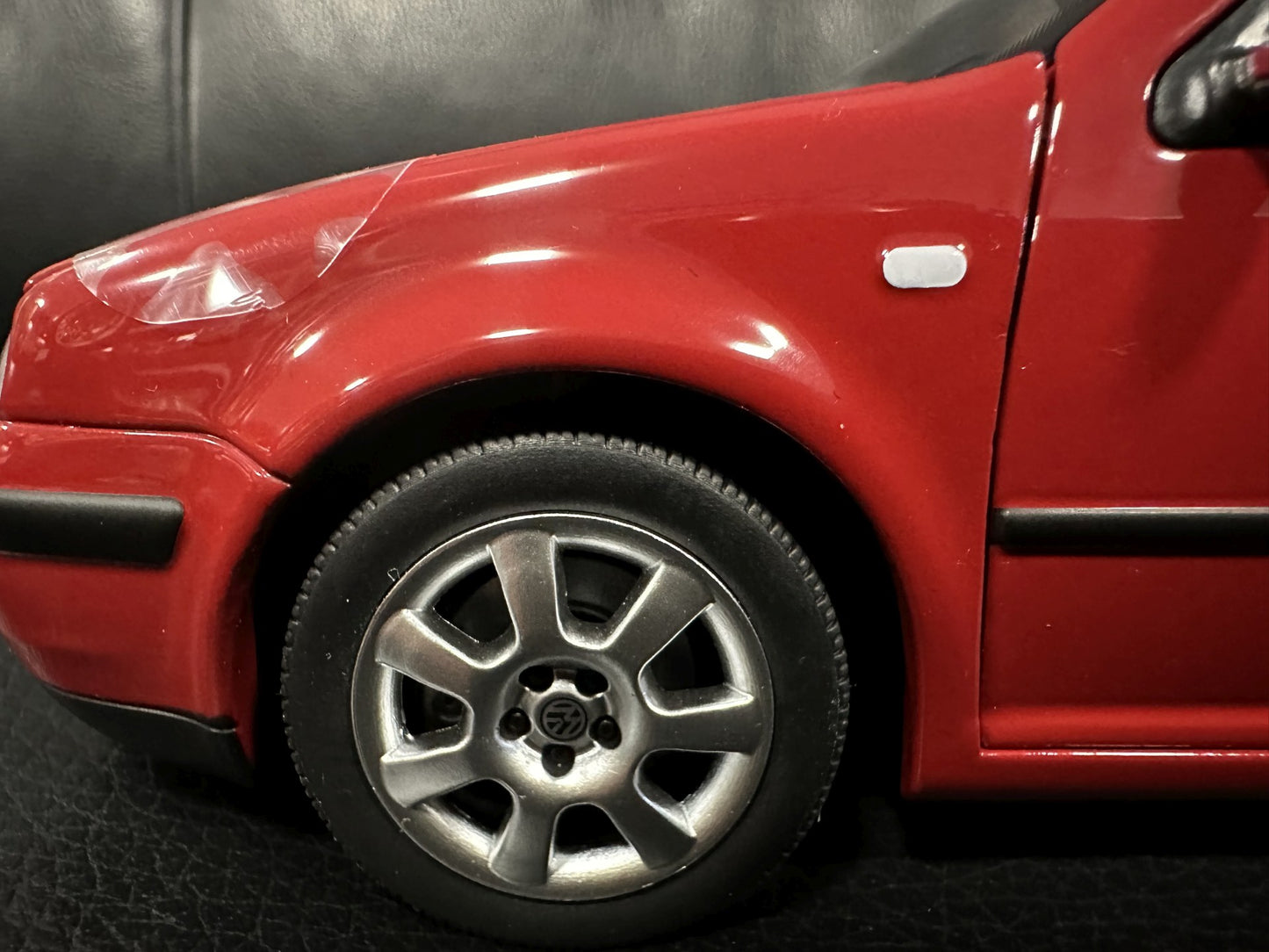 Volkswagen Golf 4 red 2002 1:18 NOREV 188573 Фолксваген Голф 4 червен