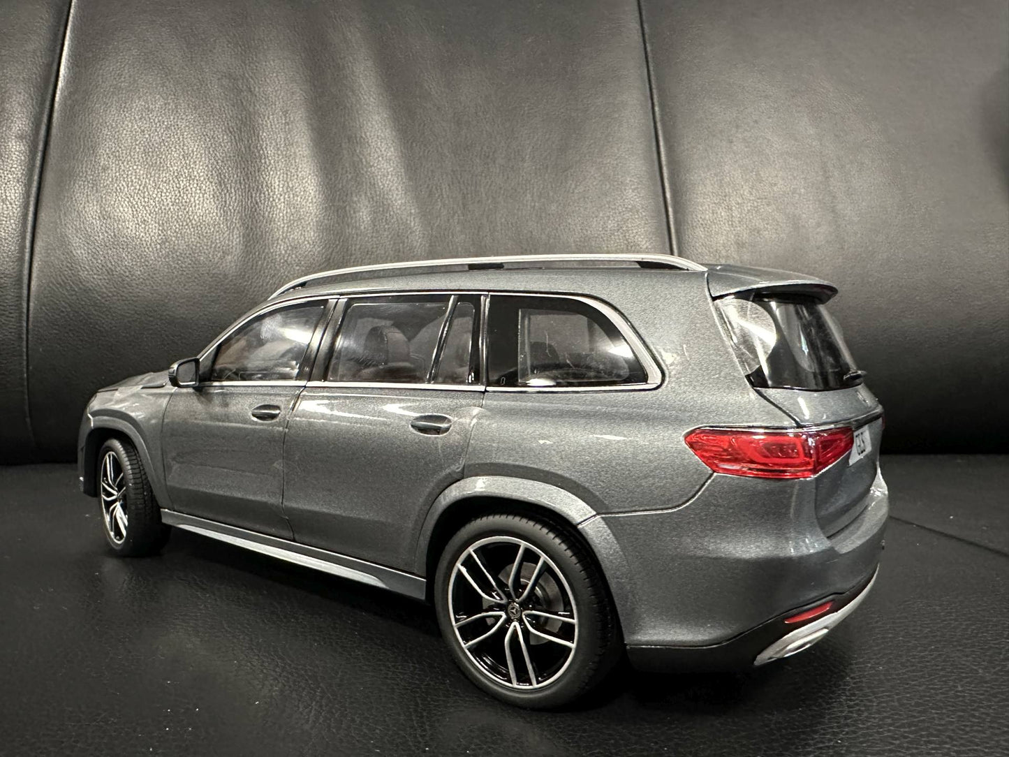 Mercedes Benz GLS X167 silver 1:18 Scale B66960623 Мерцедес Бенц ГЛС отваряем сив