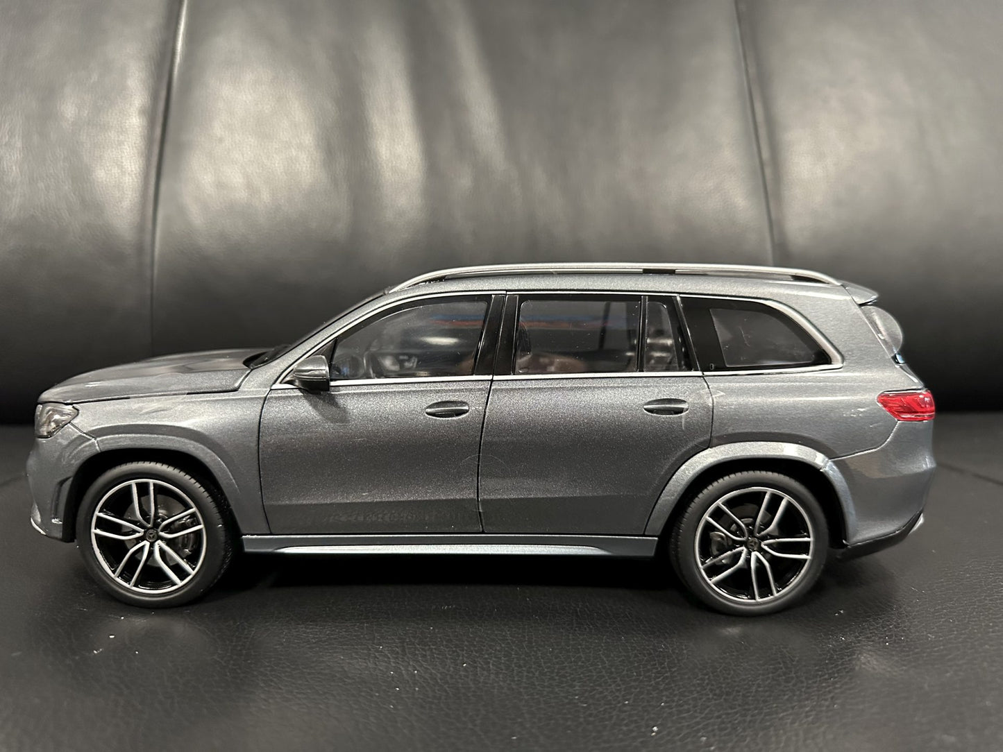 Mercedes Benz GLS X167 silver 1:18 Scale B66960623 Мерцедес Бенц ГЛС отваряем сив