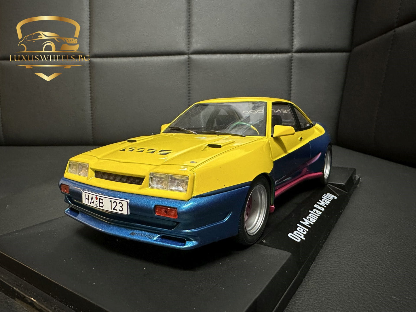 Opel Manta B Mattig yellow/blue 1:18 Modelcar MCG 18095 Опел Манта Б жълто/син