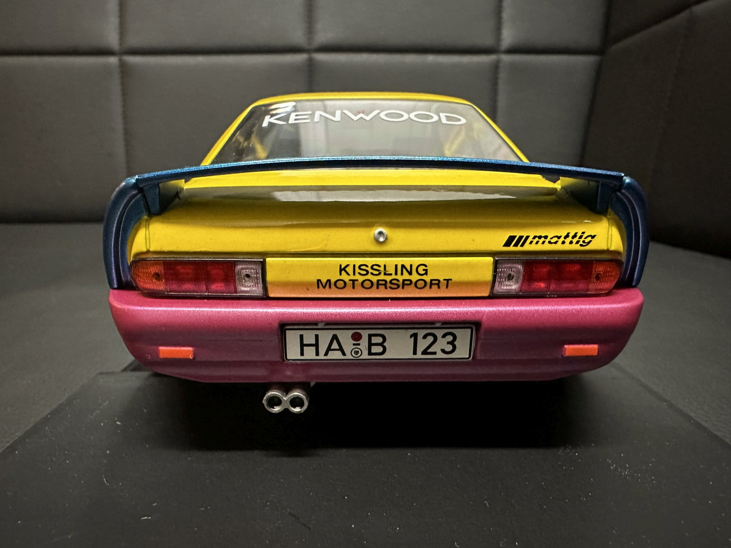 Opel Manta B Mattig yellow/blue 1:18 Modelcar MCG 18095 Опел Манта Б жълто/син