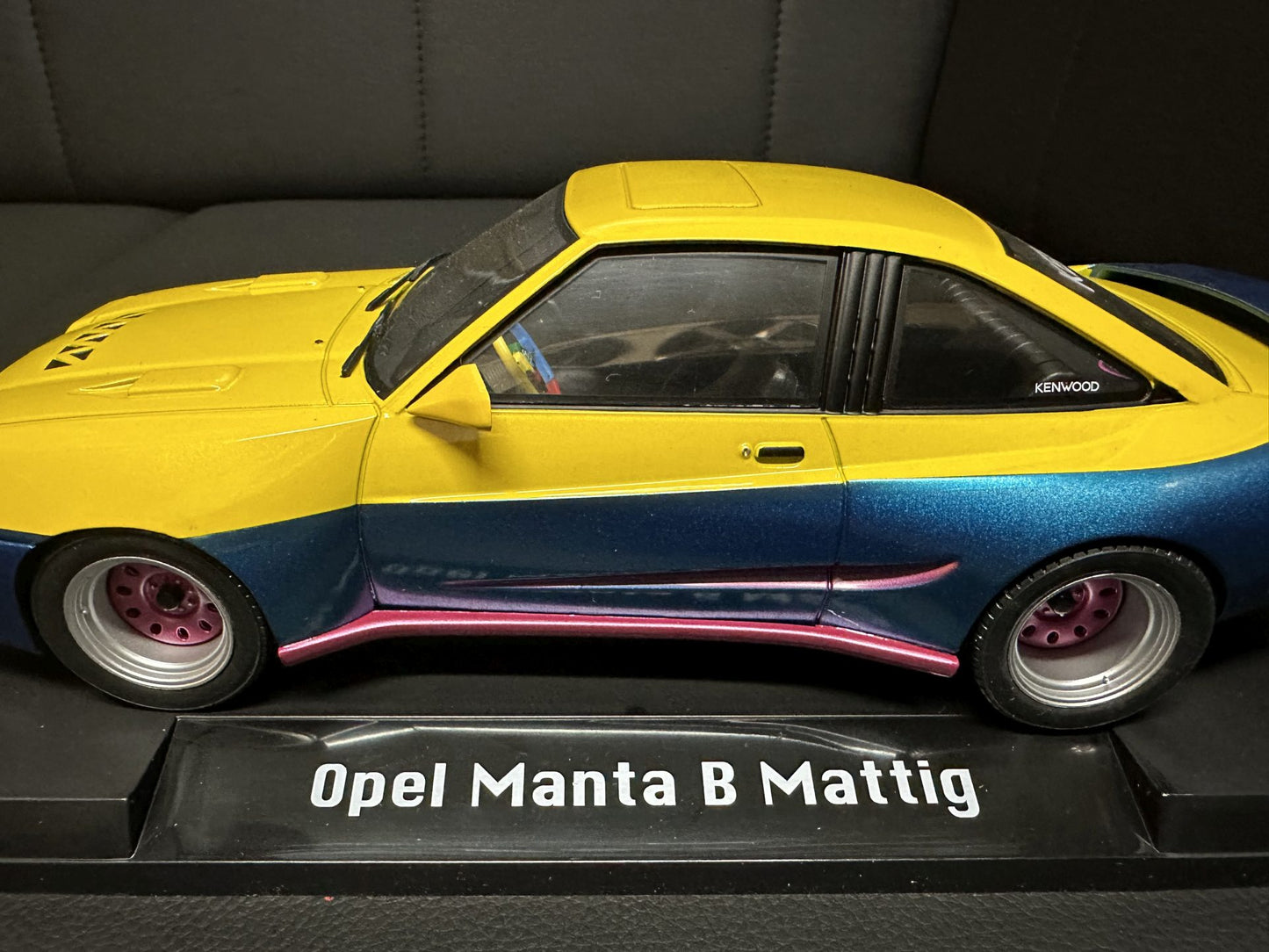 Opel Manta B Mattig yellow/blue 1:18 Modelcar MCG 18095 Опел Манта Б жълто/син