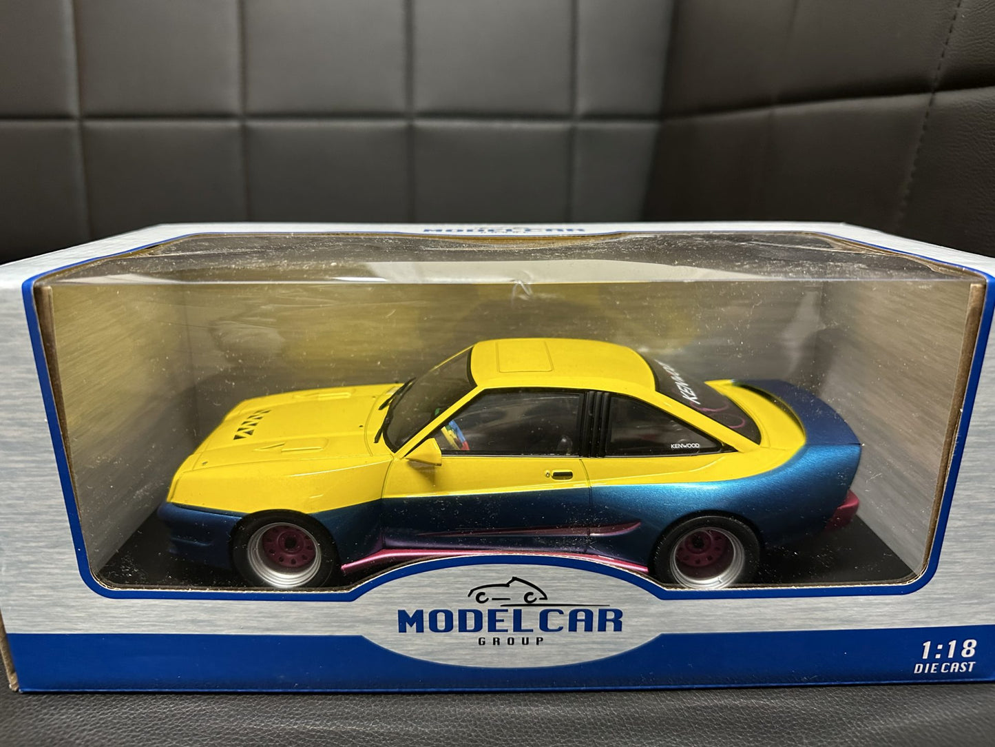 Opel Manta B Mattig yellow/blue 1:18 Modelcar MCG 18095 Опел Манта Б жълто/син