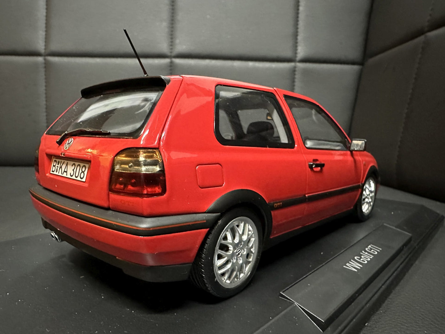 Volkswagen Golf 3 GTi red 1996 1:18 NOREV 188418 Фолксваген Голф 3 червен