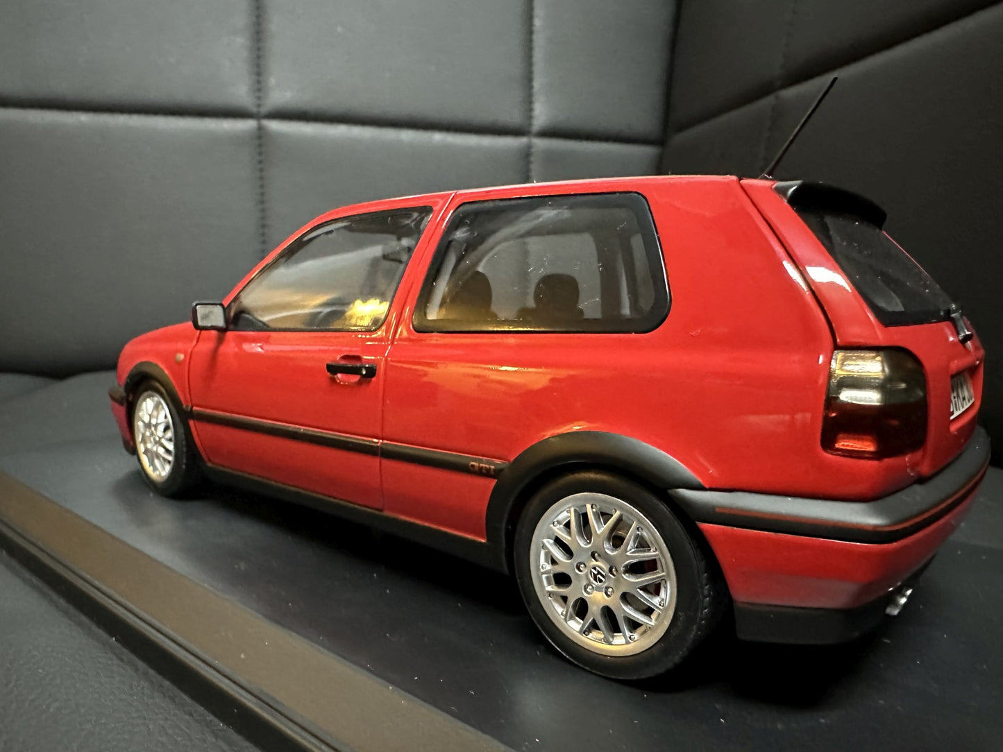 Volkswagen Golf 3 GTi red 1996 1:18 NOREV 188418 Фолксваген Голф 3 червен