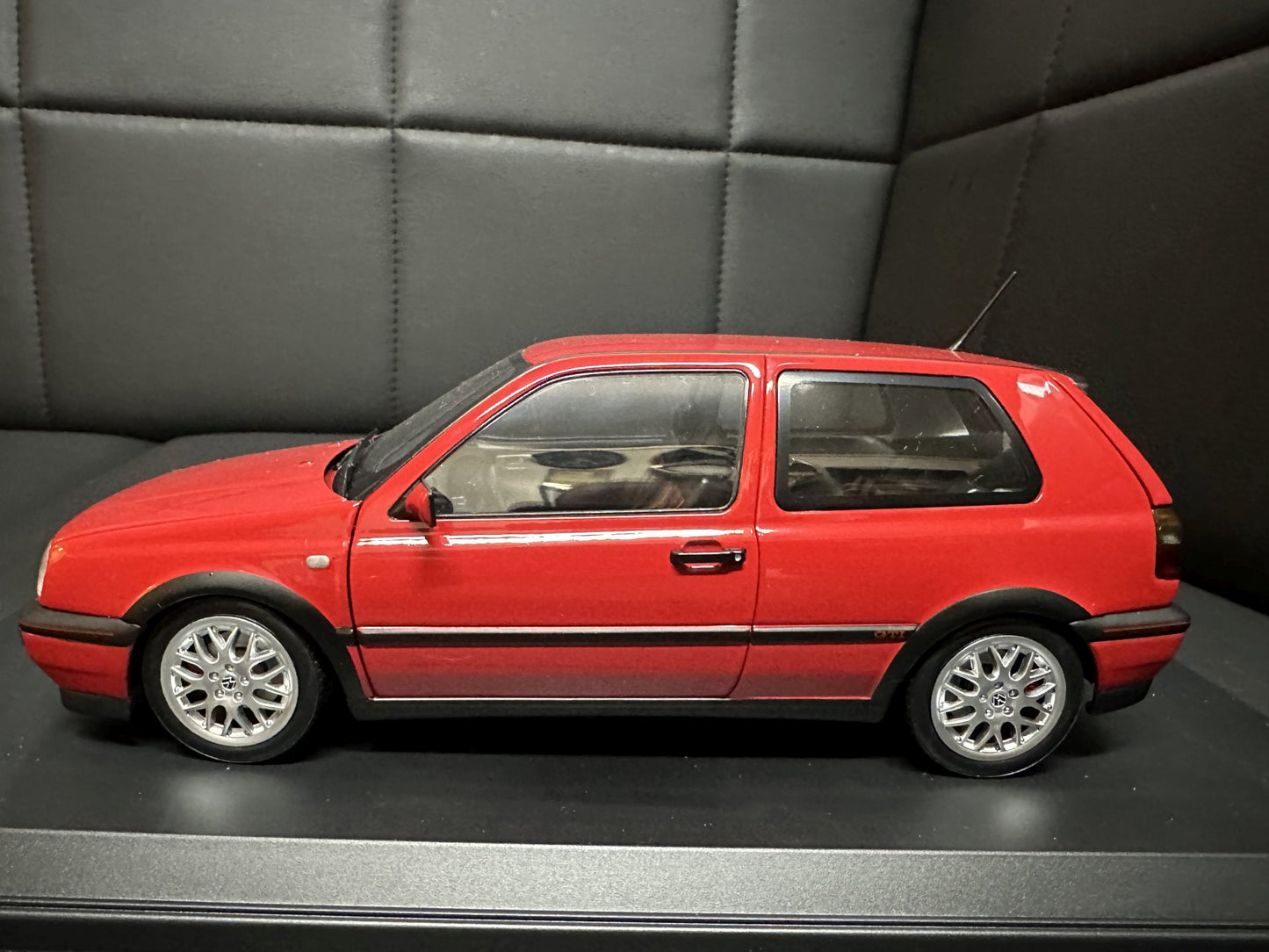 Volkswagen Golf 3 GTi red 1996 1:18 NOREV 188418 Фолксваген Голф 3 червен