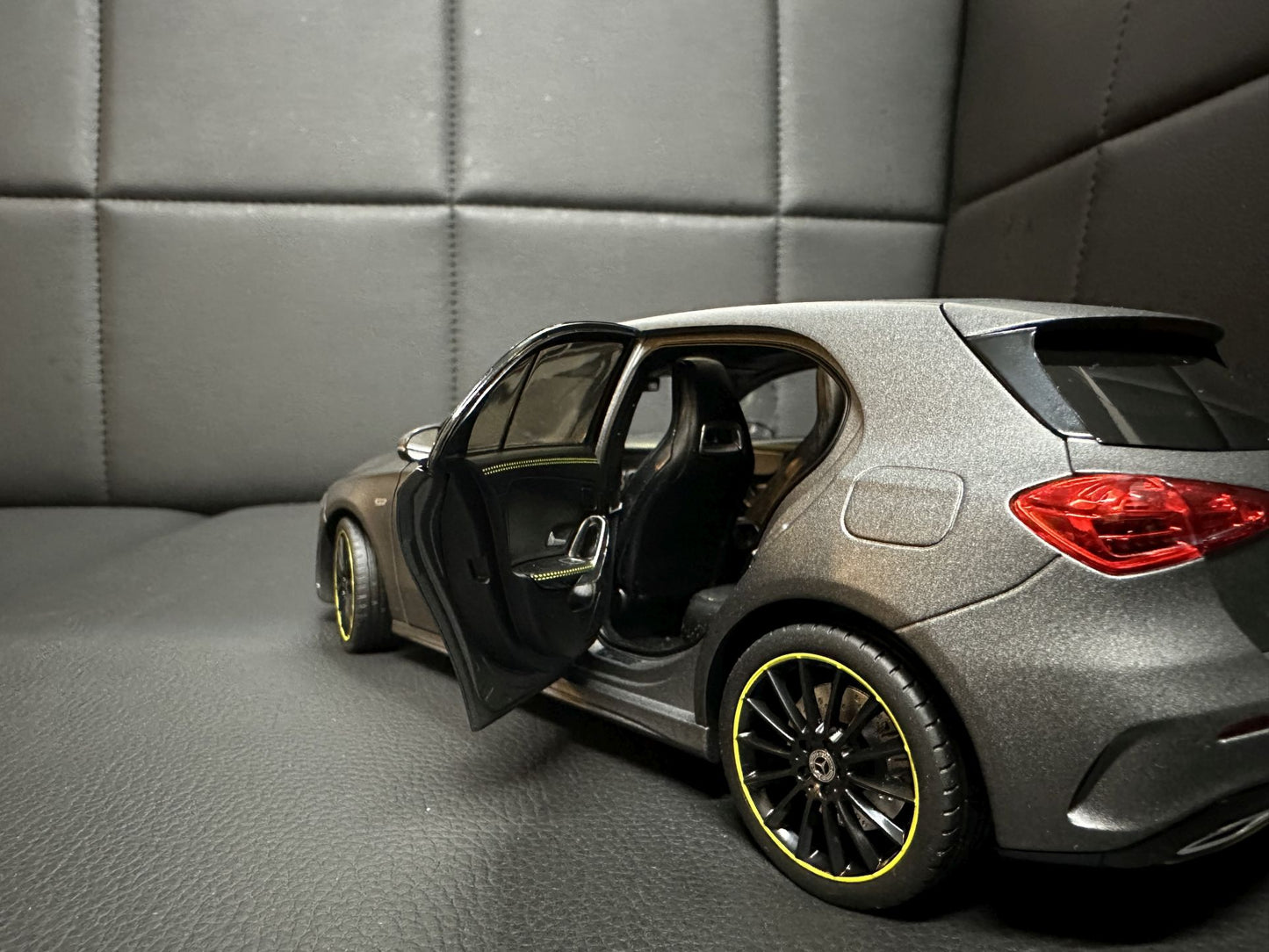 Mercedes Benz A Klasse W177 grey matt 1:18 NOREV B66960428 Мерцедес Бенц А Класа сив мат