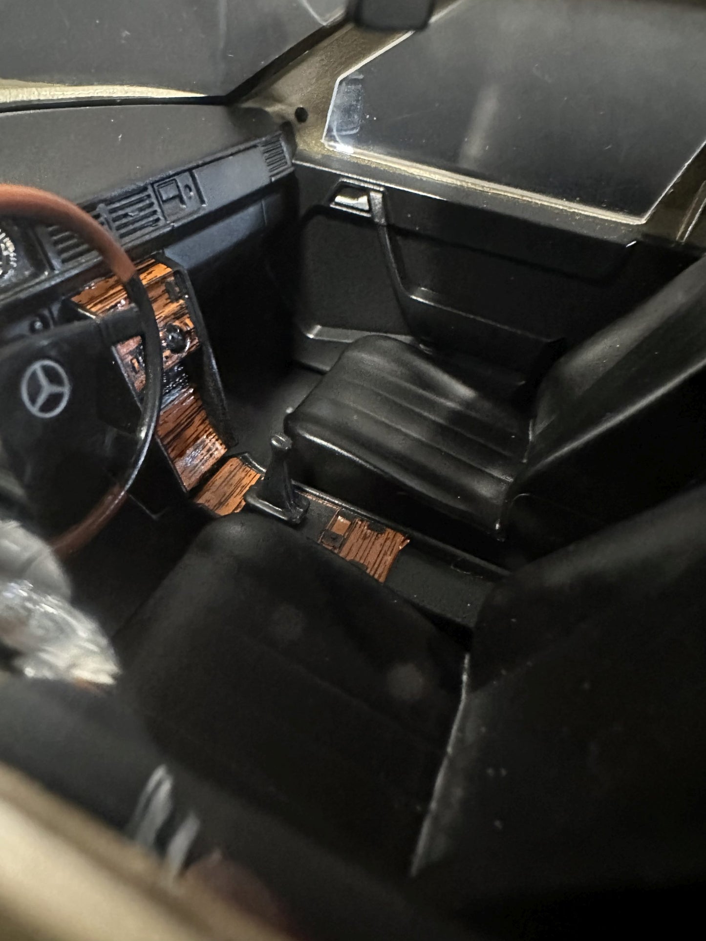 Mercedes Benz E Klasse Tuning 1986 W124 braun 1:18 Modelcar MCG18342 Мерцедес Бенц Е Класа 1986 кафяв