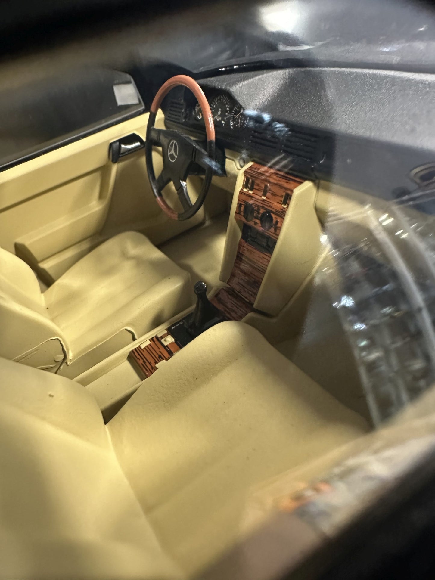 Mercedes Benz E Klasse Tuning 1986 W124 black 1:18 Modelcar MCG18341 Мерцедес Бенц Е Класа 1986 черен