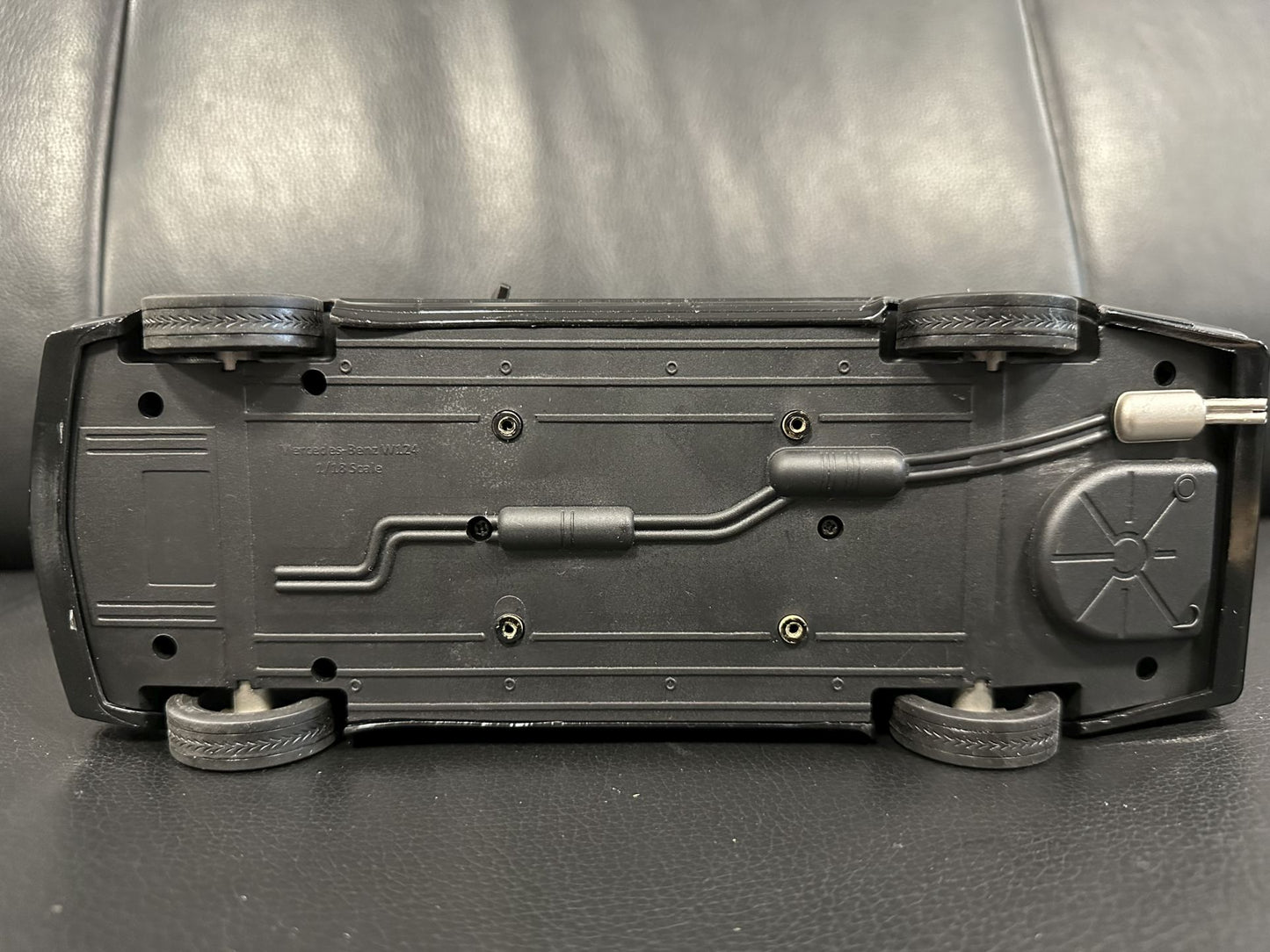 Mercedes Benz E Klasse Tuning 1986 W124 black 1:18 Modelcar MCG18341 Мерцедес Бенц Е Класа 1986 черен
